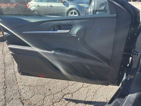 Used 2025 Toyota Camry SE image 8