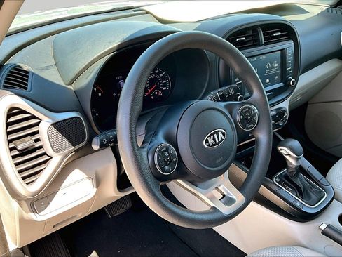 Used 2020 Kia Soul LX FWD image 10