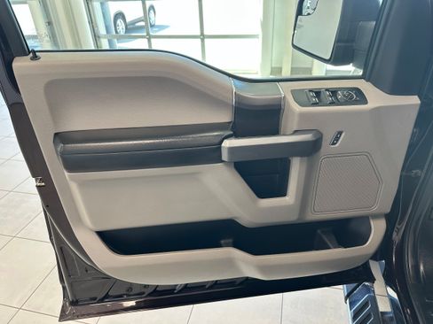 Used 2018 Ford F150 XLT w/ Equipment Group 302A Luxury AWD/4WD image 12