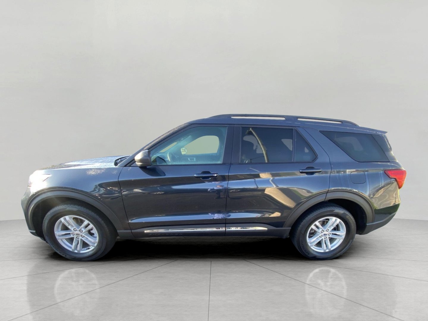 Certified 2024 Ford Explorer XLT w/ Class IV Trailer Tow Package AWD/4WD image 5