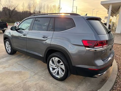 Used 2023 Volkswagen Atlas SE w/ Panoramic Sunroof Package image 3