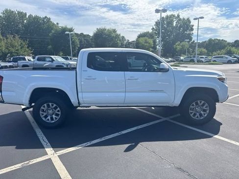 Used 2019 Toyota Tacoma SR5 RWD image 2