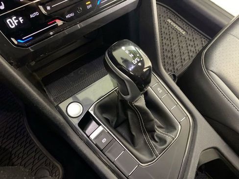 Used 2022 Volkswagen Tiguan SE FWD image 44