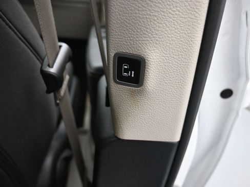 Used 2024 Chrysler Voyager LX FWD image 9