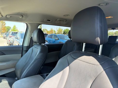 Used 2026 Kia Carnival FWD image 5