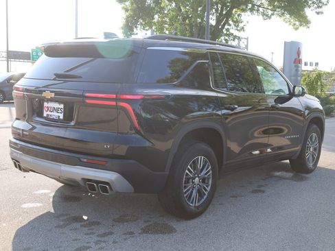 Used 2024 Chevrolet Traverse LT AWD/4WD image 10