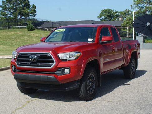Used 2018 Toyota Tacoma SR5 AWD/4WD image 23