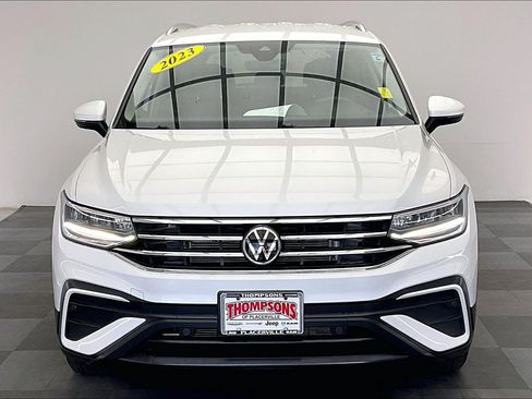 Used 2023 Volkswagen Tiguan SE AWD/4WD image 2