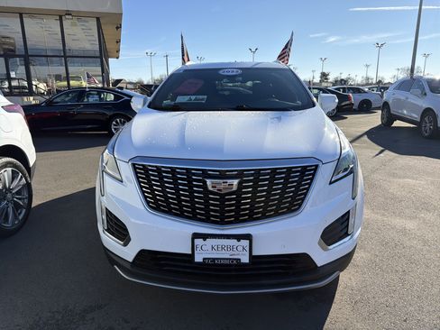 Certified 2022 Cadillac XT5 Premium Luxury image 3
