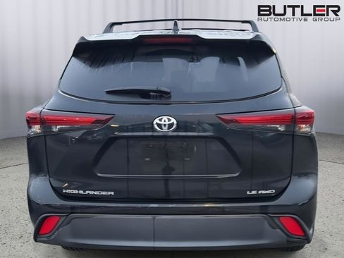 Used 2024 Toyota Highlander LE AWD/4WD image 9