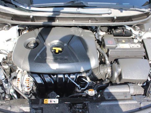 Used 2016 Hyundai Elantra GT FWD image 29
