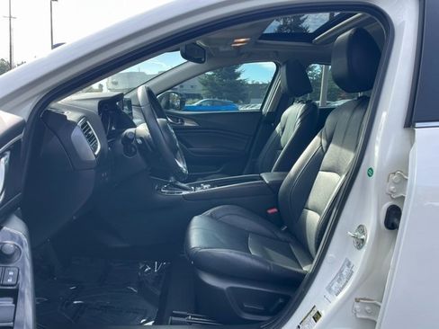 Used 2018 MAZDA MAZDA3 Grand Touring w/ Premium Equipment Package image 15