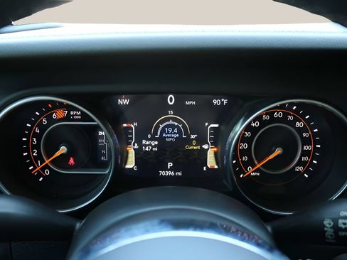 Used 2018 Jeep Wrangler Unlimited Sahara w/ Dual Top Group AWD/4WD image 28