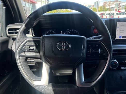 Used 2025 Toyota Tacoma TRD Off-Road AWD/4WD image 17