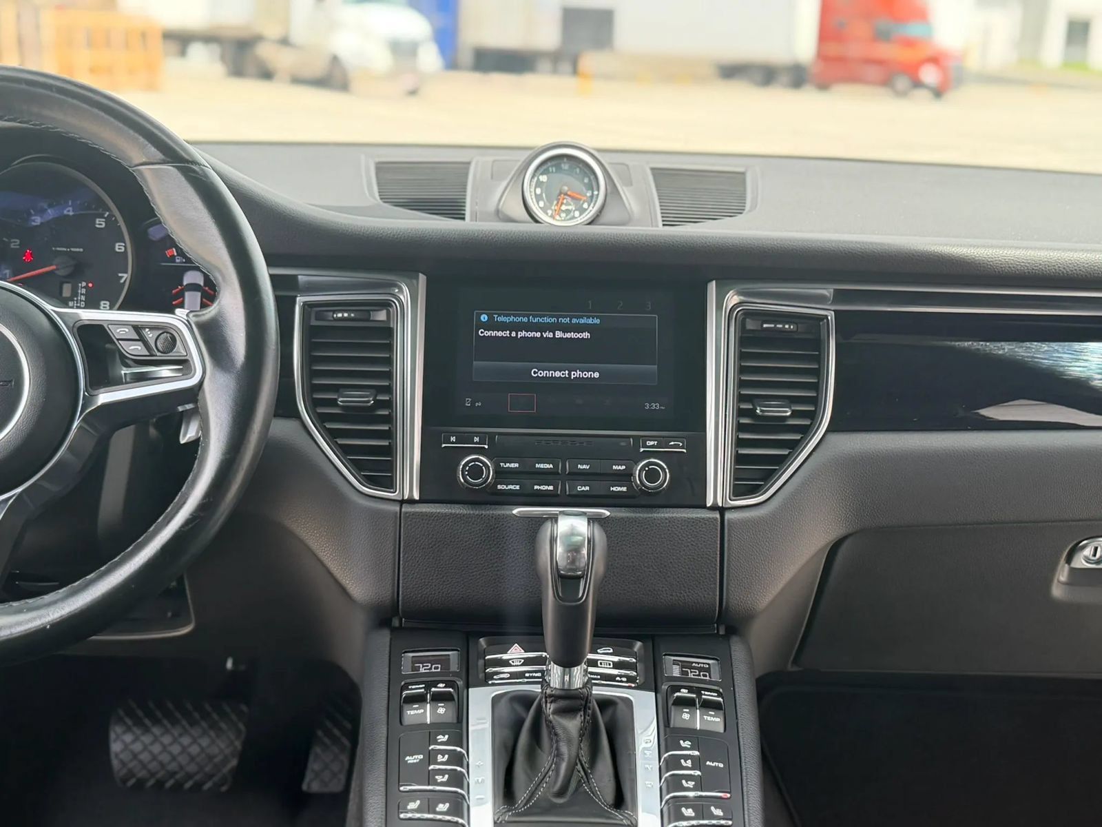 Used 2018 Porsche Macan Sport Edition AWD/4WD image 27