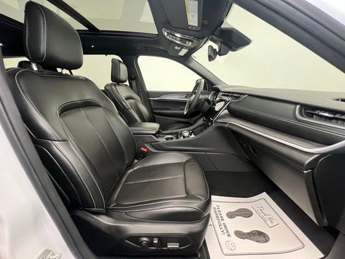 Used 2024 Jeep Grand Cherokee L Limited w/ Luxury Tech Group II image 11