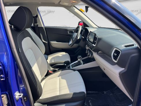 Used 2024 Hyundai Venue SEL FWD image 17