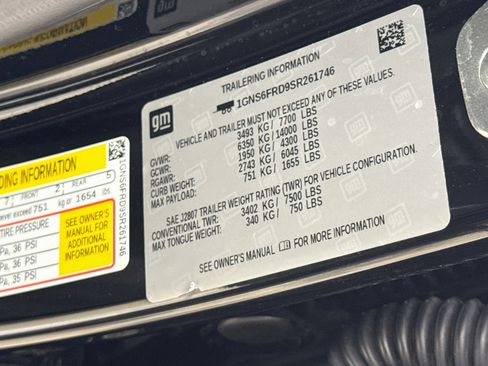 Used 2025 Chevrolet Suburban Premier AWD/4WD image 35