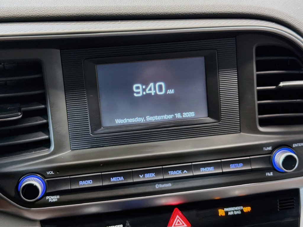 Used 2020 Hyundai Elantra SE FWD image 15