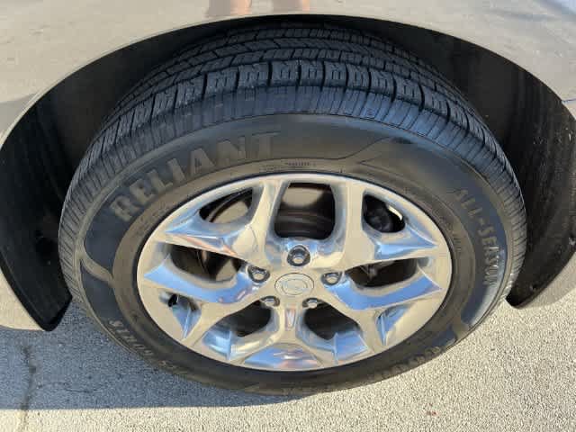 Used 2018 Chrysler Pacifica Limited w/ Advanced Safetytec Group FWD image 12