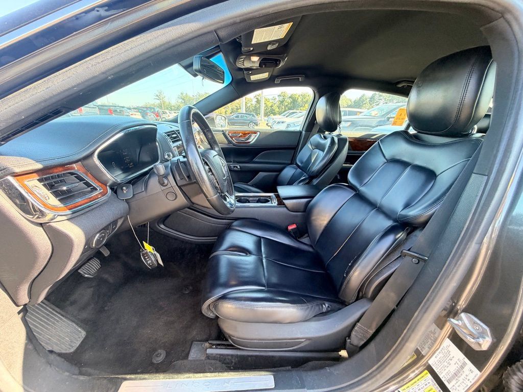 Used 2018 Lincoln Continental Premiere AWD/4WD image 14