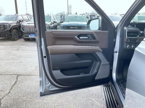 New 2026 GMC Yukon XL Denali Ultimate AWD/4WD image 9