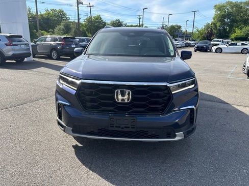 Used 2024 Honda Pilot Touring image 2
