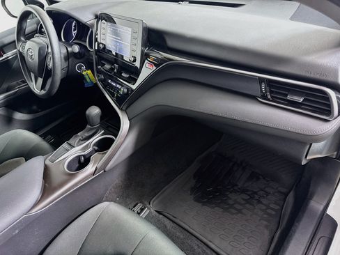 Used 2025 Toyota Camry SE FWD image 27