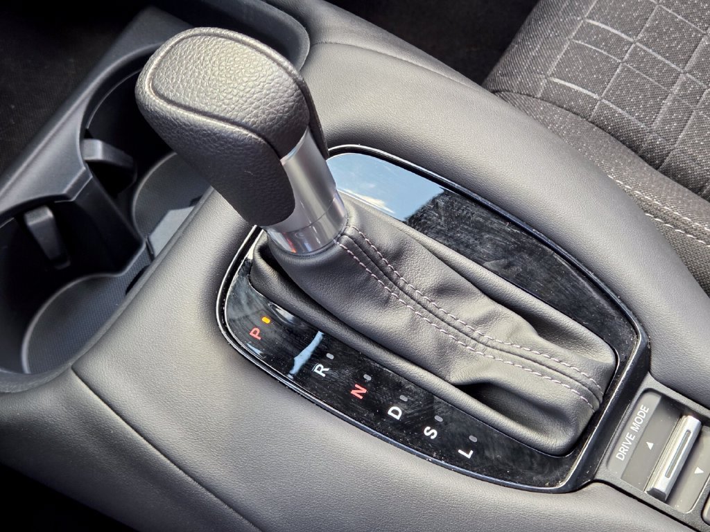 Certified 2025 Honda HR-V LX image 27