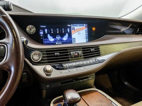 Used 2018 Lexus LS 500 w/ Accessory Package (Z1) RWD image 34