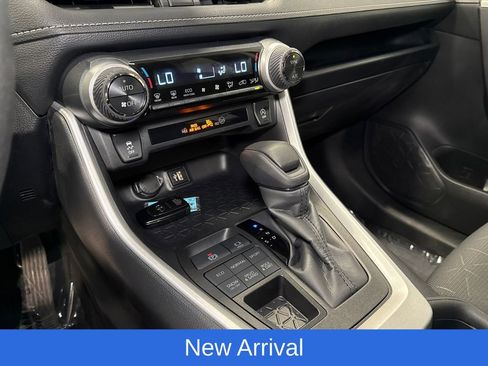 Used 2025 Toyota RAV4 XLE AWD/4WD image 19