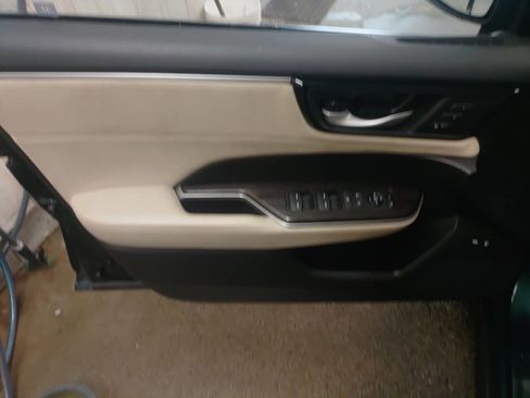 Used 2018 Honda Clarity Touring image 12