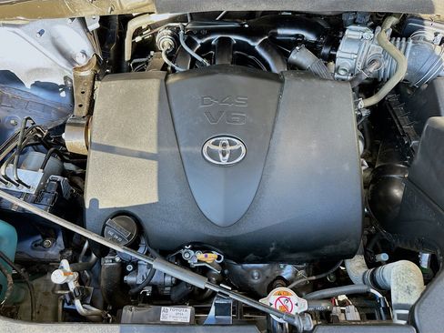 Used 2018 Toyota Highlander XLE image 36