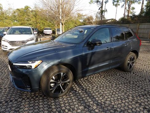 New 2026 Volvo XC60 B5 Core w/ Climate Package image 3