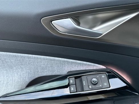 Used 2023 Volkswagen ID.4 Pro image 11