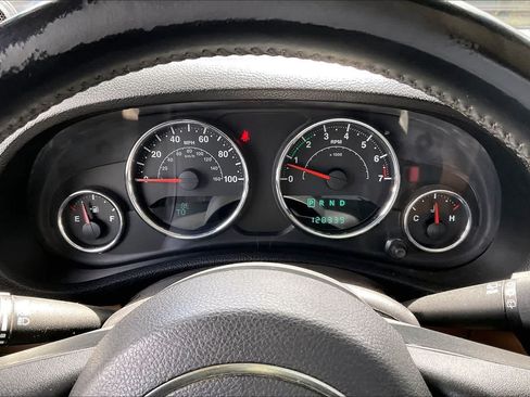 Used 2013 Jeep Wrangler Unlimited Sahara w/ Connectivity Group AWD/4WD image 17