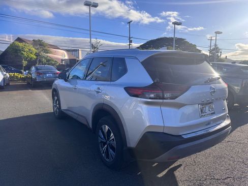 Used 2021 Nissan Rogue SV w/ Premium Package image 4