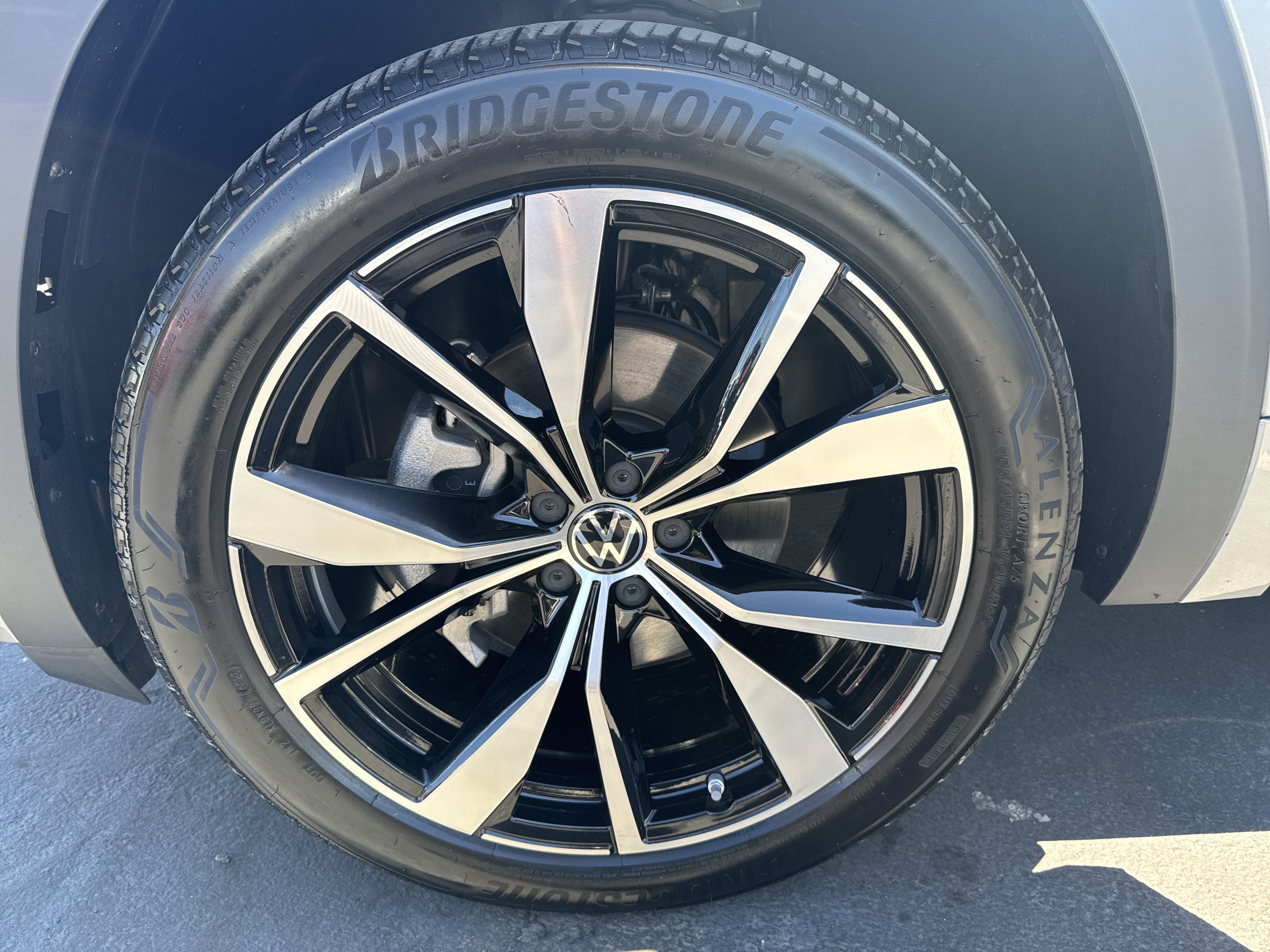 Used 2025 Volkswagen Atlas Cross Sport SEL Premium R-Line AWD/4WD image 12