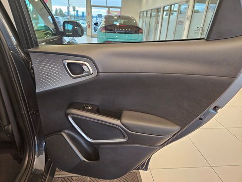 Used 2025 Kia Soul LX w/ LX Technology Package FWD image 26