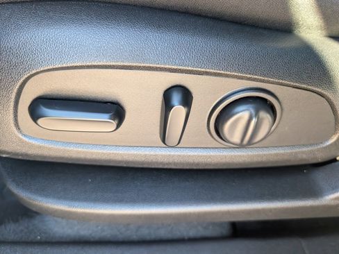 Used 2019 Chevrolet Equinox LT image 10