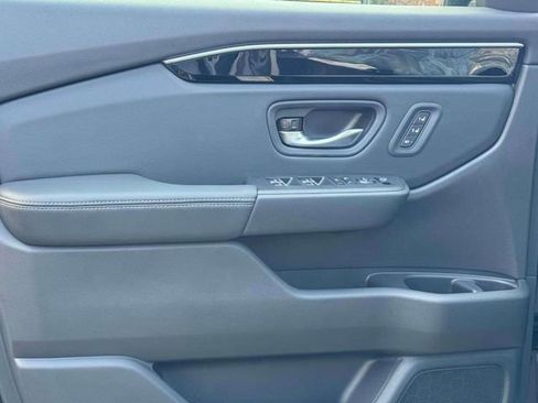 New 2025 Honda Pilot EX-L image 30