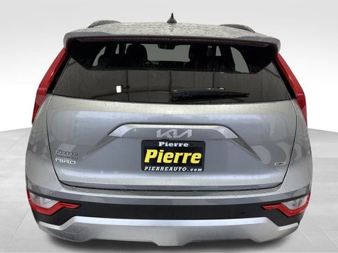 Used 2023 Kia Niro EX image 3