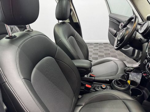 Used 2019 MINI Cooper 4-Door Hardtop w/ Premium Package image 55