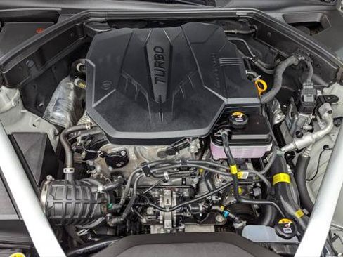 Used 2025 Genesis G70 2.5T RWD image 31