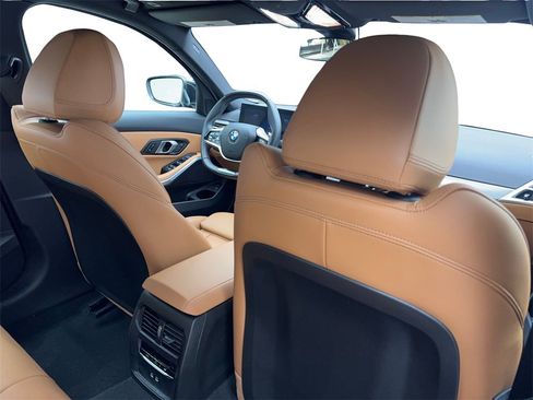 Used 2025 BMW 330i Sedan image 41