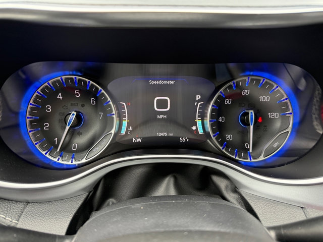 Used 2025 Chrysler Pacifica Limited FWD image 25