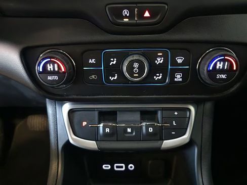 Used 2022 GMC Terrain SLE w/ Driver Convenience Package image 26