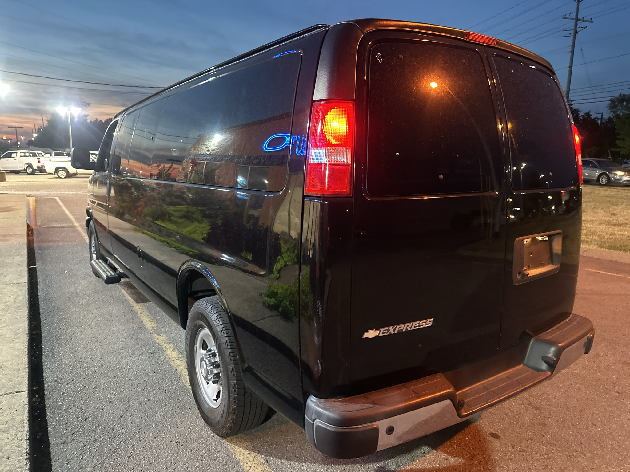 Used 2020 Chevrolet Express 3500 LT w/ LT Preferred Equipment Group RWD image 6