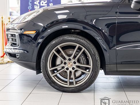 Used 2023 Porsche Cayenne w/ Premium Package AWD/4WD image 7