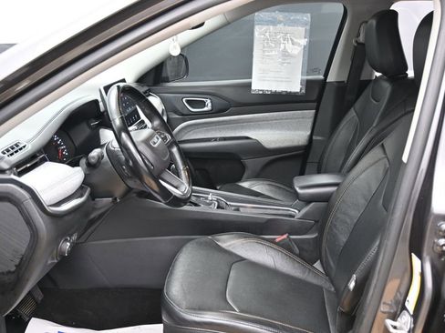 Used 2022 Jeep Compass Latitude AWD/4WD image 17
